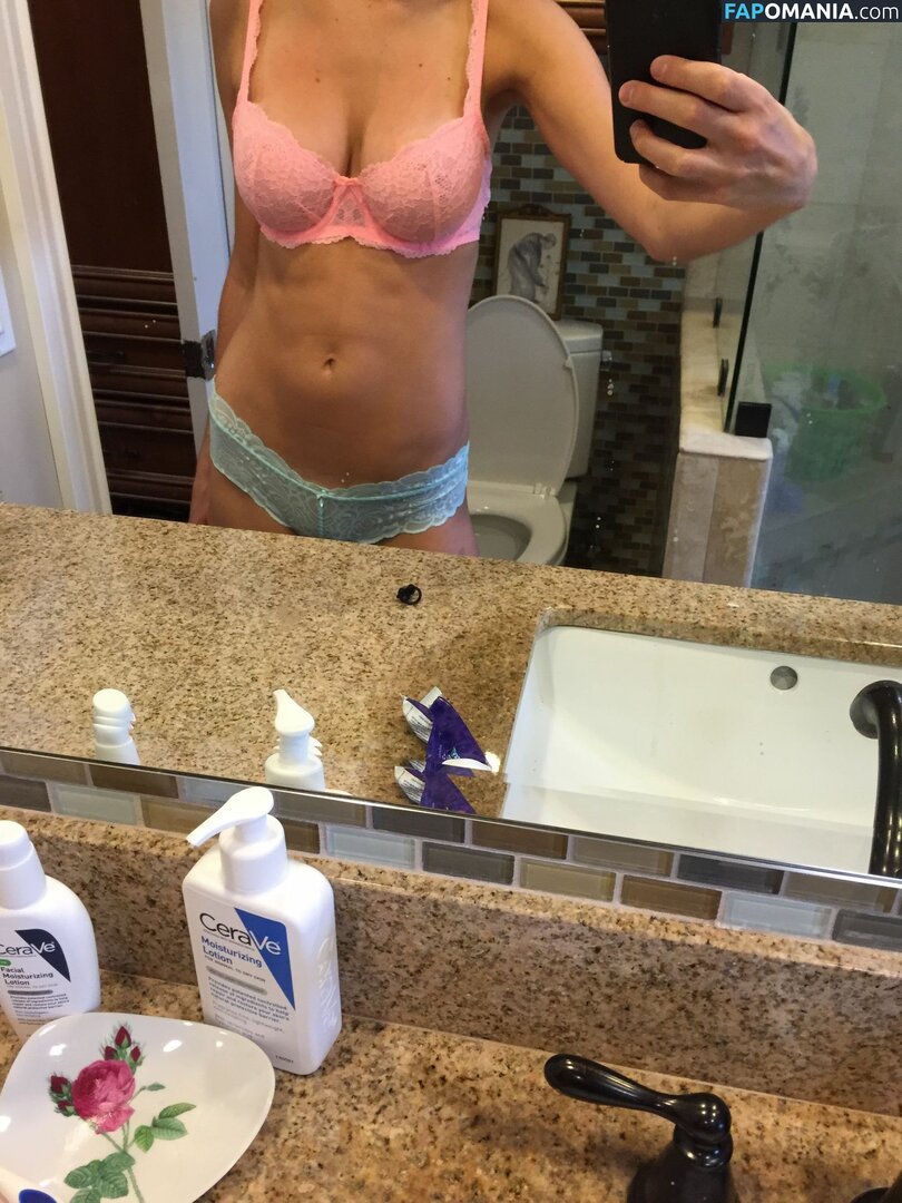 Elizabeth Turner Nago Przeciekłe zdjęcie #59