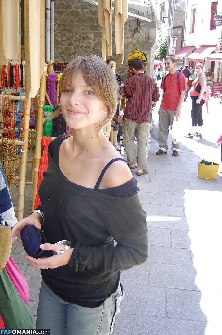 Elodie Varlet Nago Przeciekłe zdjęcie #15