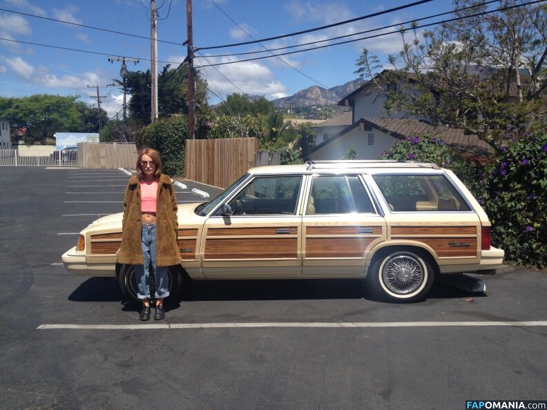 Emily Browning Nago Przeciekłe zdjęcie #25