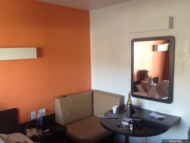 Emily Browning Nago Przeciekłe zdjęcie #28