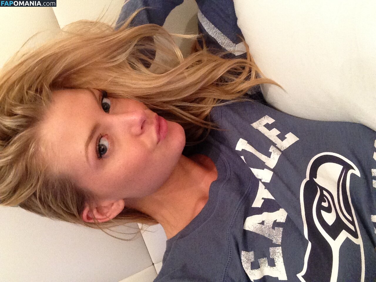 Erin Cummins Nago Przeciekłe zdjęcie #15