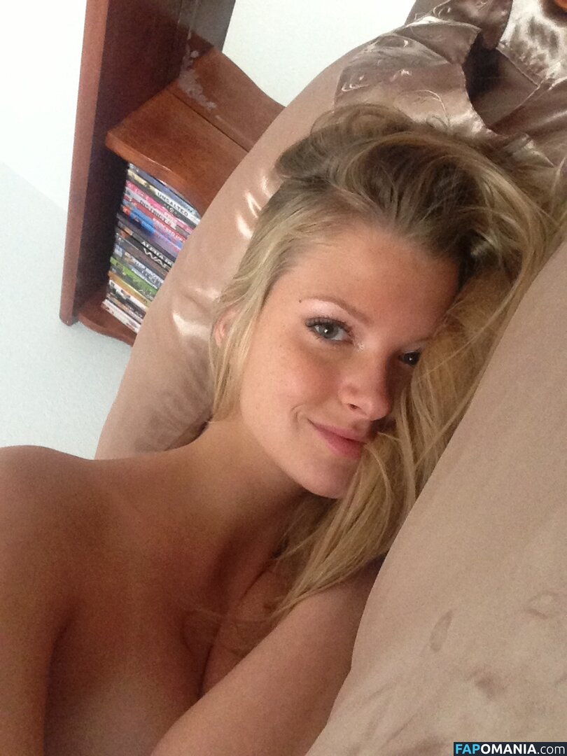 Erin Cummins Nago Przeciekłe zdjęcie #53