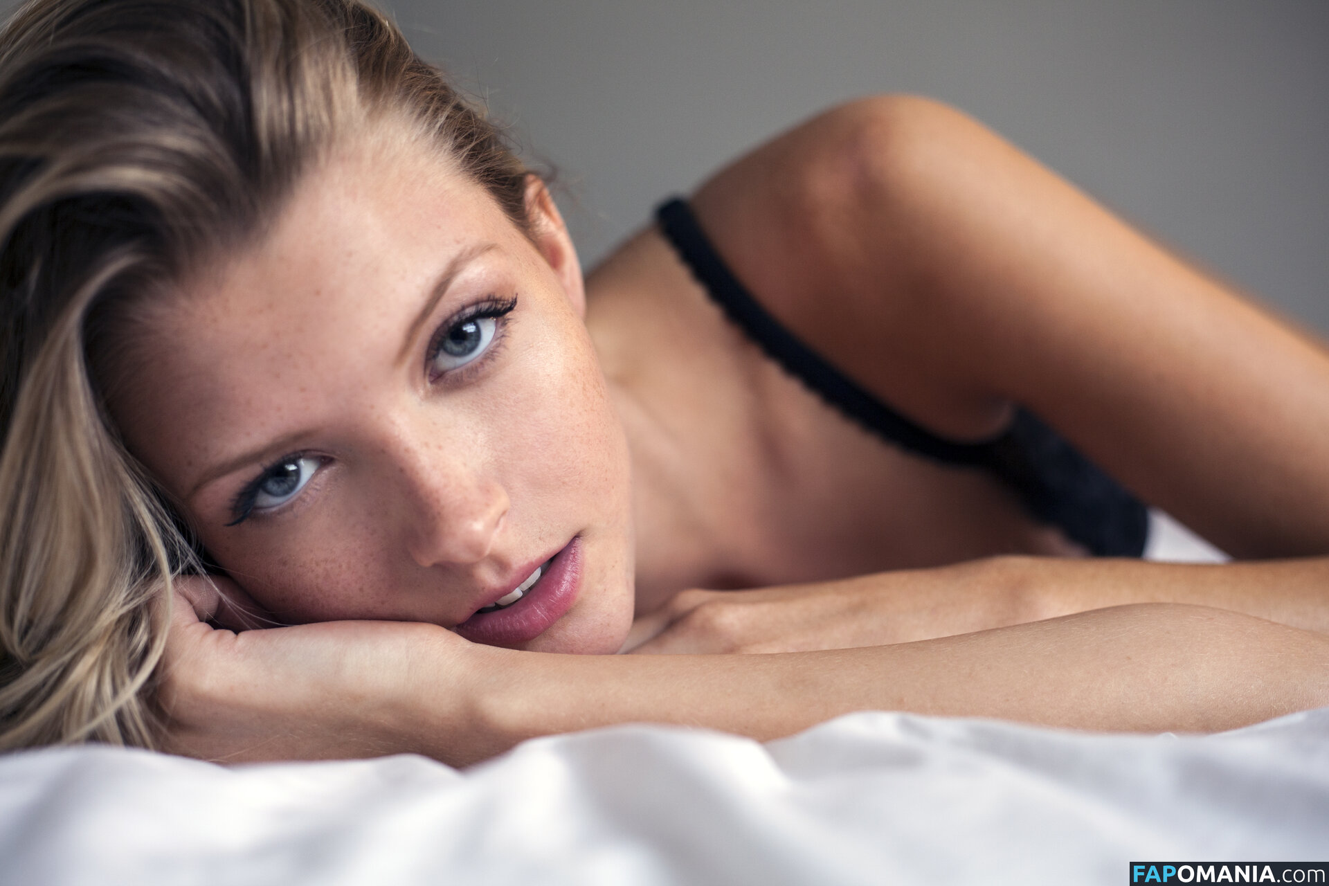 Erin Cummins Nago Przeciekłe zdjęcie #68