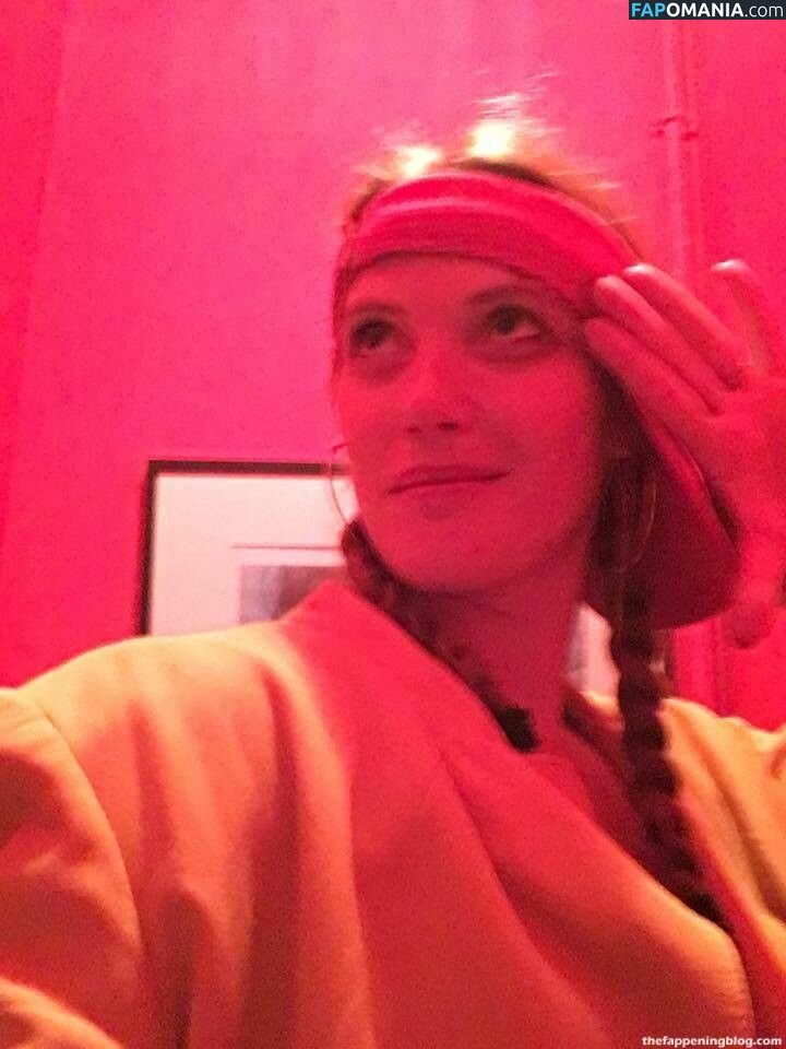 Fleur Geffrier Nago Przeciekłe zdjęcie #31