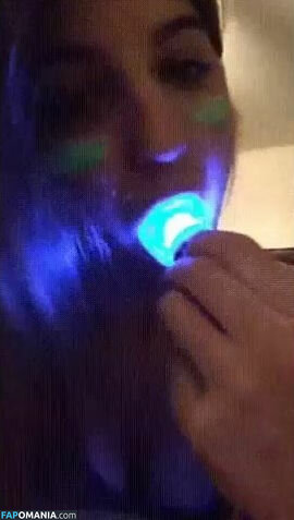 FrivolousFox Nago Przeciekłe zdjęcie #5