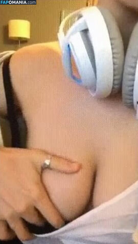 FrivolousFox Nago Przeciekłe zdjęcie #9