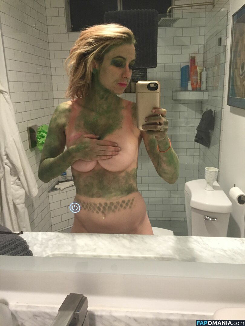 Iliza Shlesinger Nago Przeciekłe zdjęcie #16