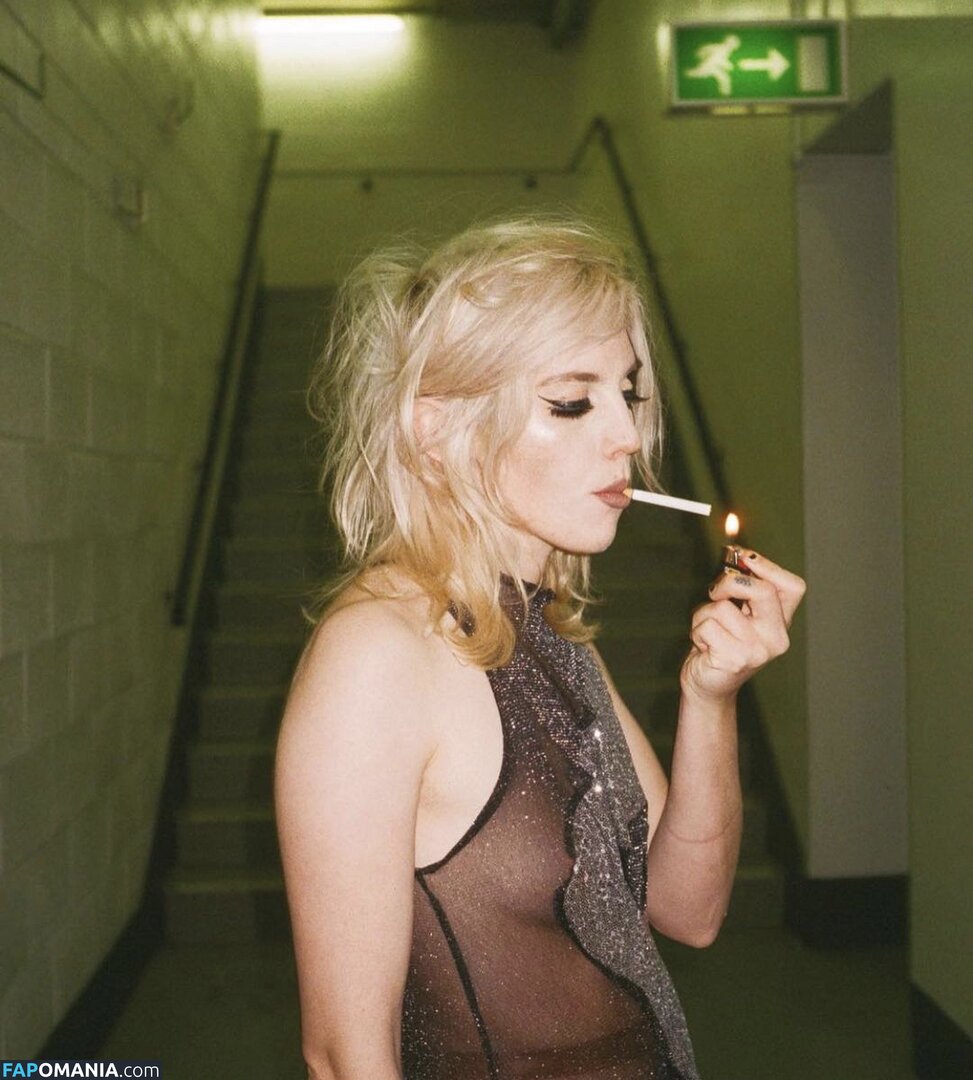 Izzy Phillips Nago Przeciekłe zdjęcie #13