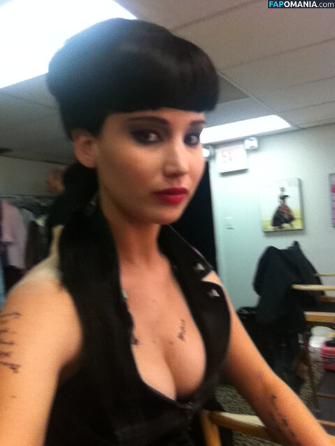 Jennifer Lawrence Nago Przeciekłe zdjęcie #44