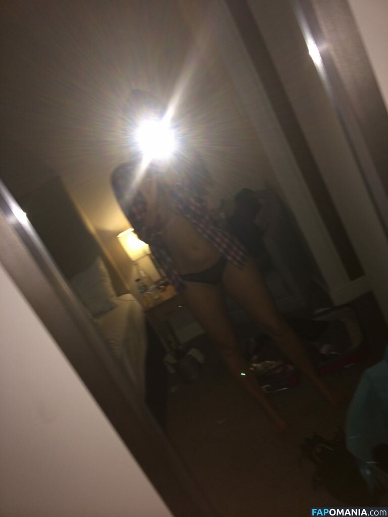 Jennifer Metcalfe Nago Przeciekłe zdjęcie #24