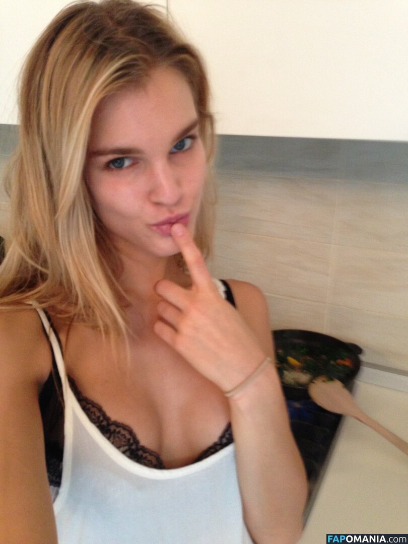 Joy Corrigan Nago Przeciekłe zdjęcie #3