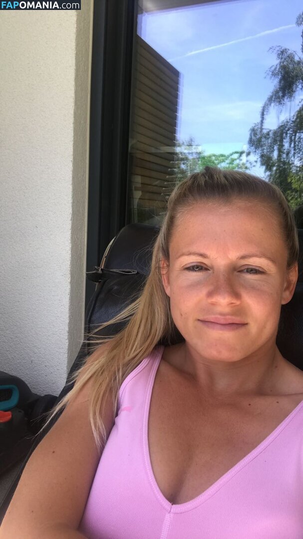 Julia Simic Nago Przeciekłe zdjęcie #2