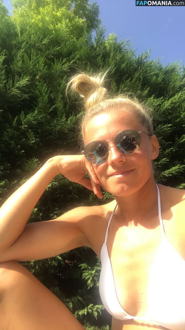 Julia Simic Nago Przeciekłe zdjęcie #8