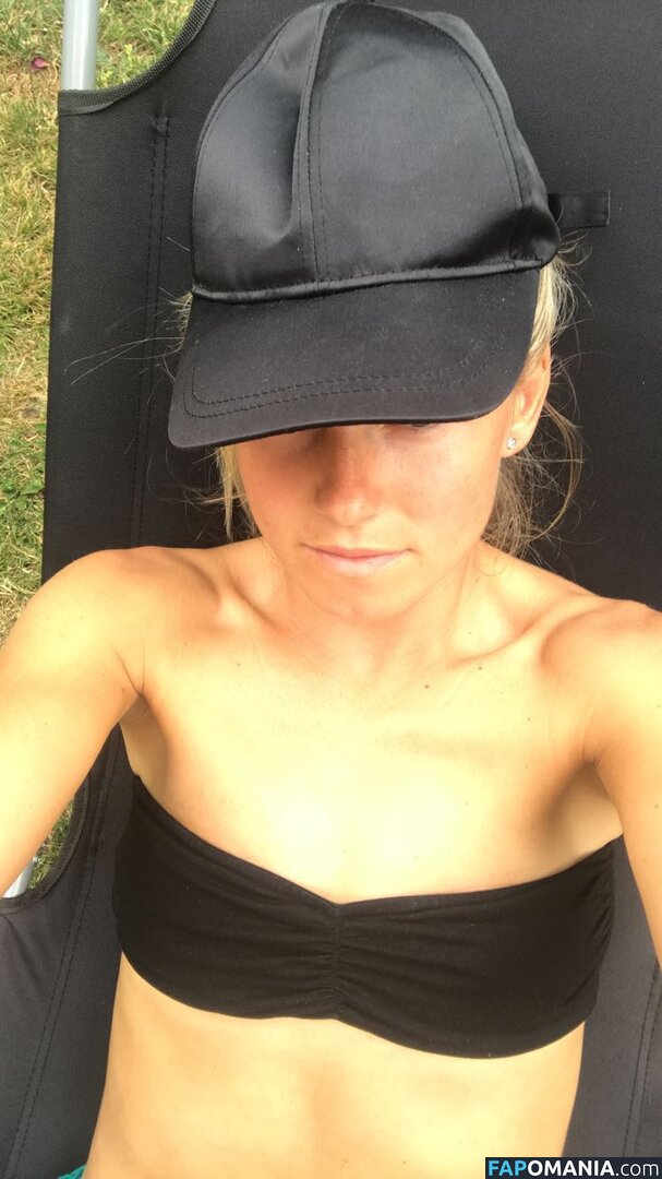 Julia Simic Nago Przeciekłe zdjęcie #11