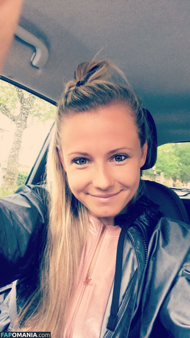 Julia Simic Nago Przeciekłe zdjęcie #16