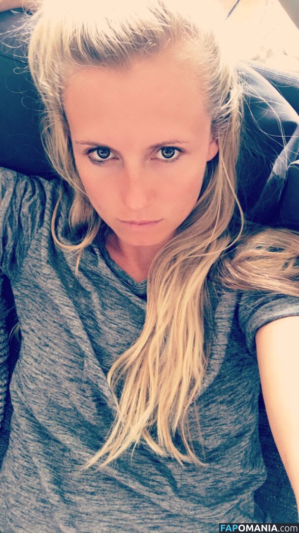 Julia Simic Nago Przeciekłe zdjęcie #20