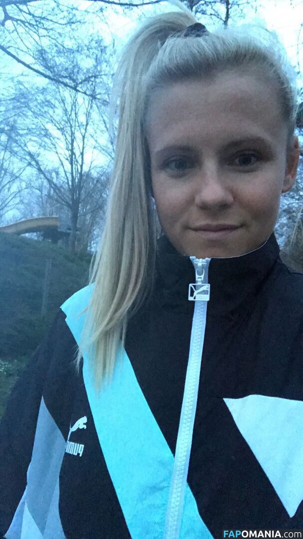 Julia Simic Nago Przeciekłe zdjęcie #22