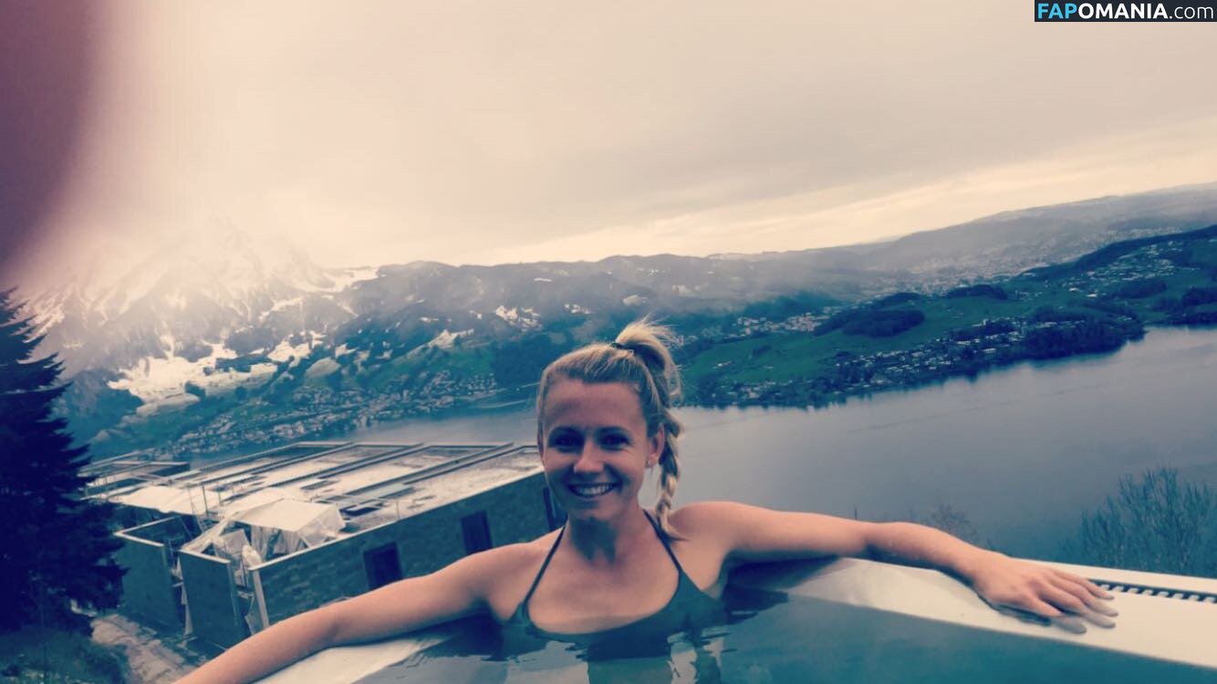 Julia Simic Nago Przeciekłe zdjęcie #30