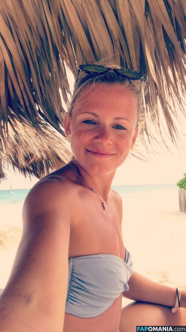 Julia Simic Nago Przeciekłe zdjęcie #42