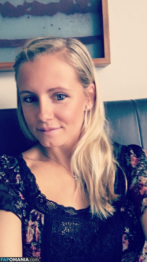 Julia Simic Nago Przeciekłe zdjęcie #49