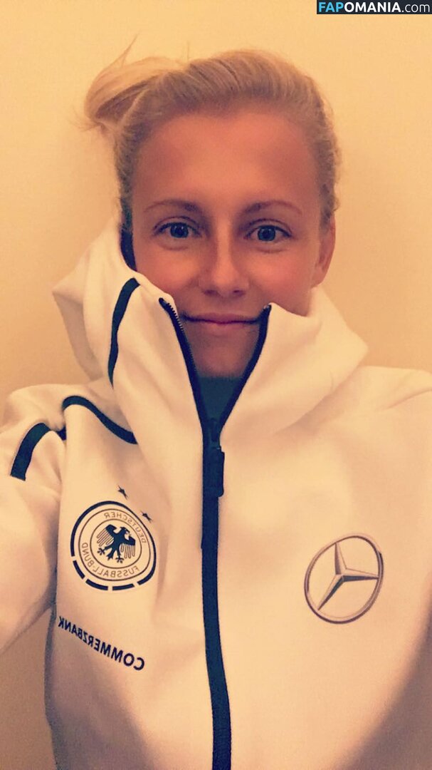 Julia Simic Nago Przeciekłe zdjęcie #52