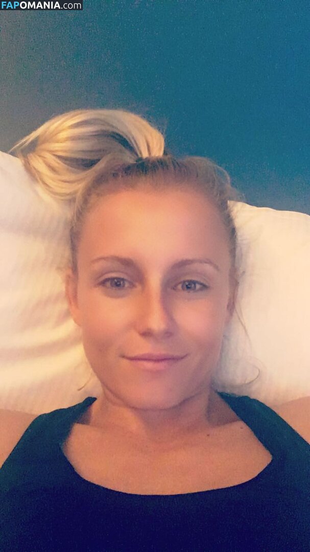 Julia Simic Nago Przeciekłe zdjęcie #54