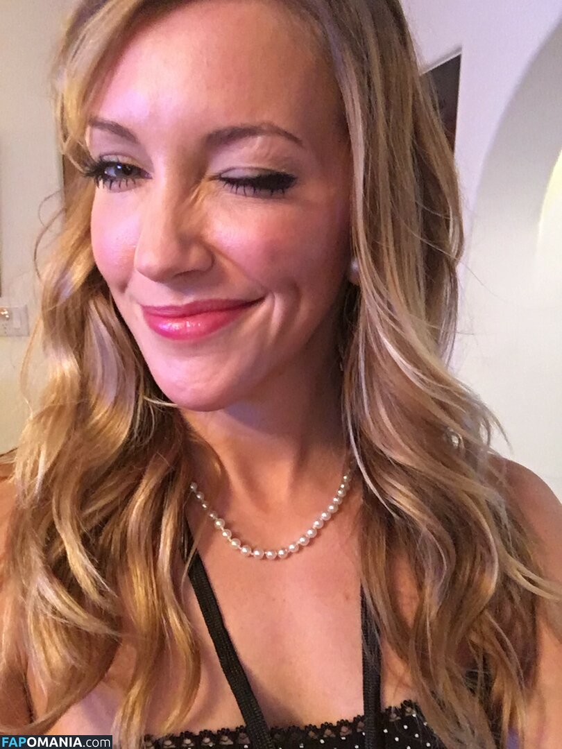 Katie Cassidy Nago Przeciekłe zdjęcie #14