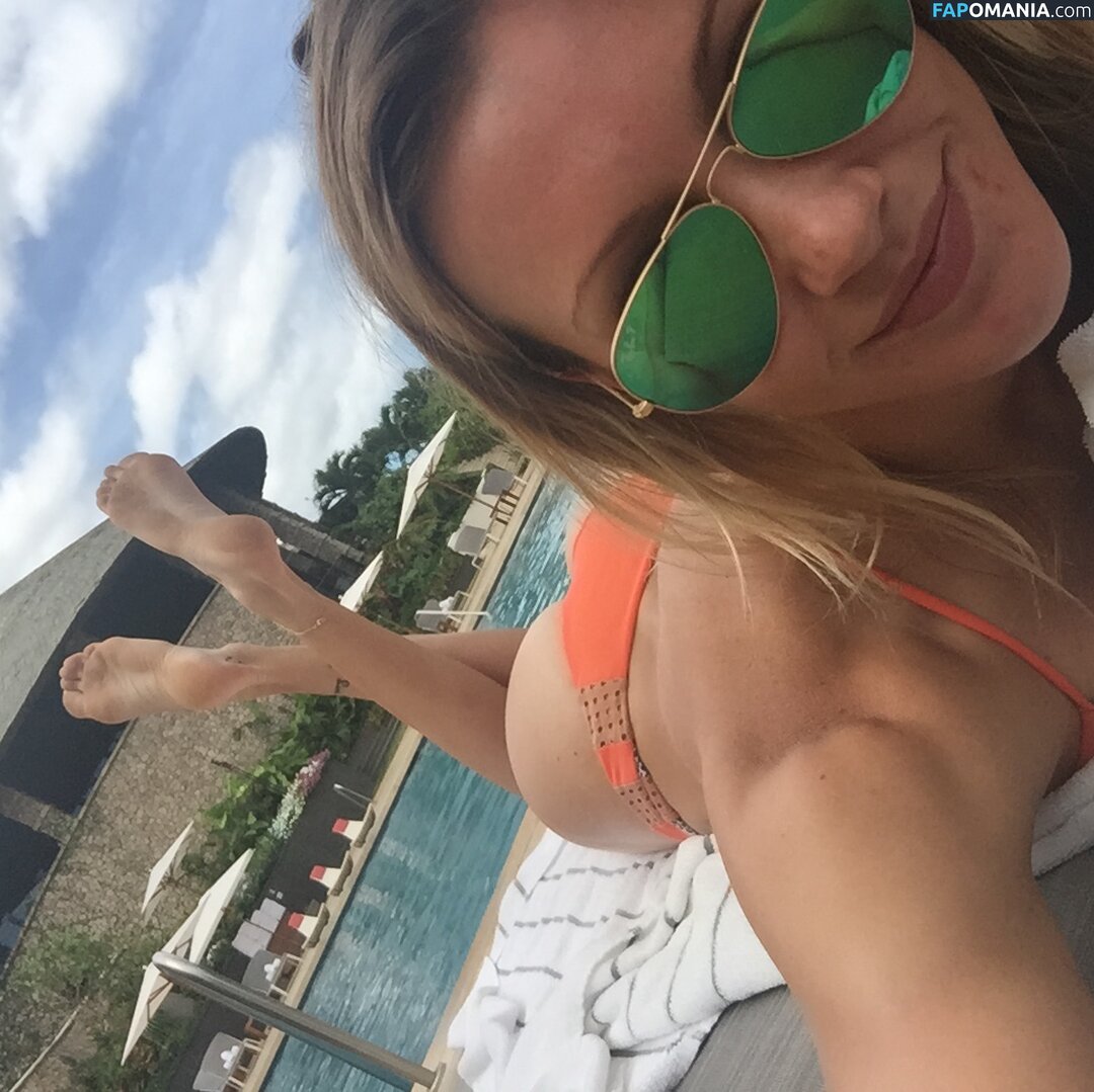 Katie Cassidy Nago Przeciekłe zdjęcie #17