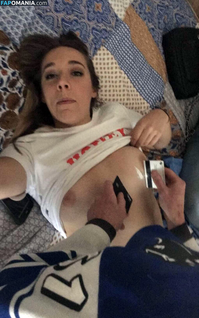 Kelsey Kay Holmer Nago Przeciekłe zdjęcie #17