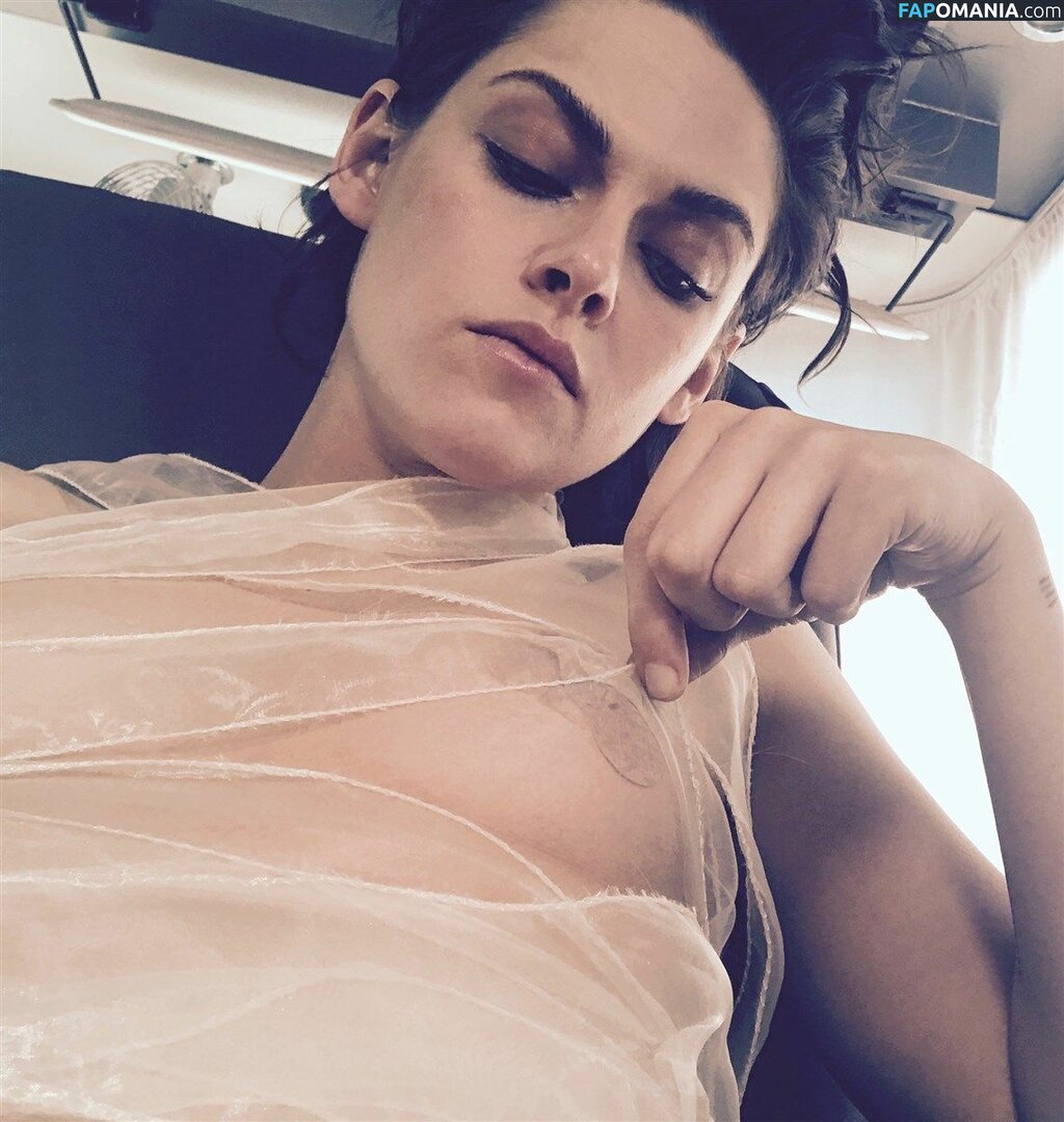 Kristen Stewart Nago Przeciekłe zdjęcie #56