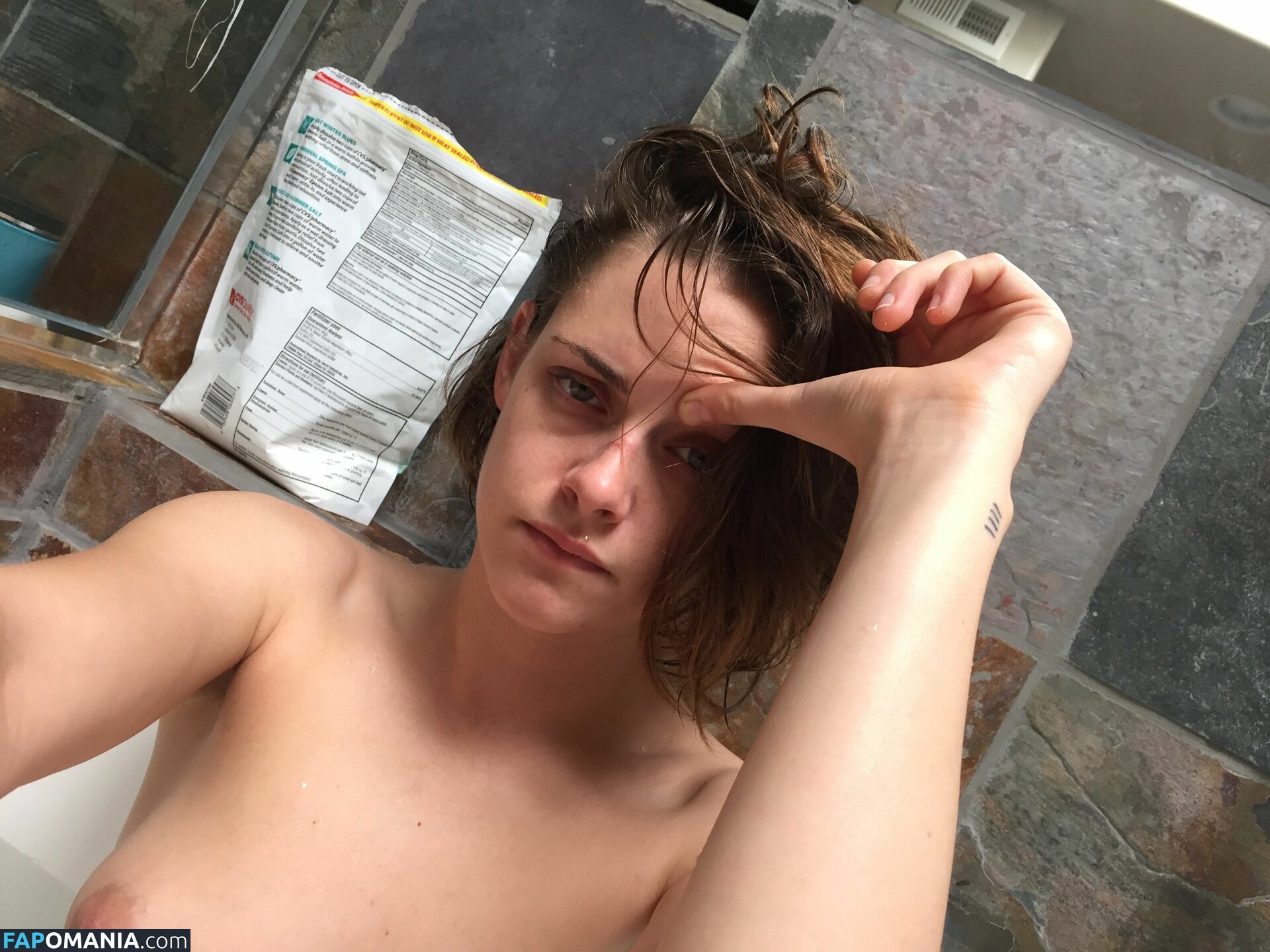 Kristen Stewart Nago Przeciekłe zdjęcie #172