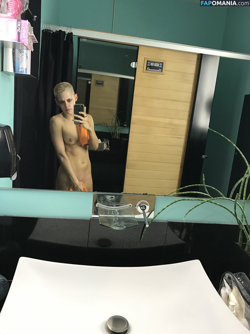 Kristen Stewart Nago Przeciekłe zdjęcie #197