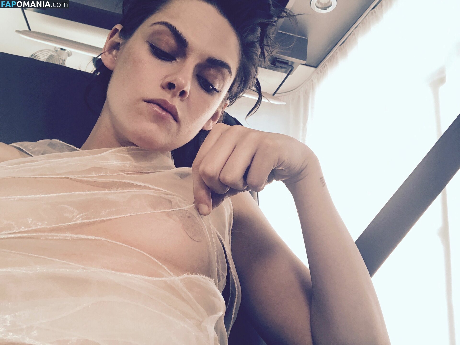 Kristen Stewart Nago Przeciekłe zdjęcie #249