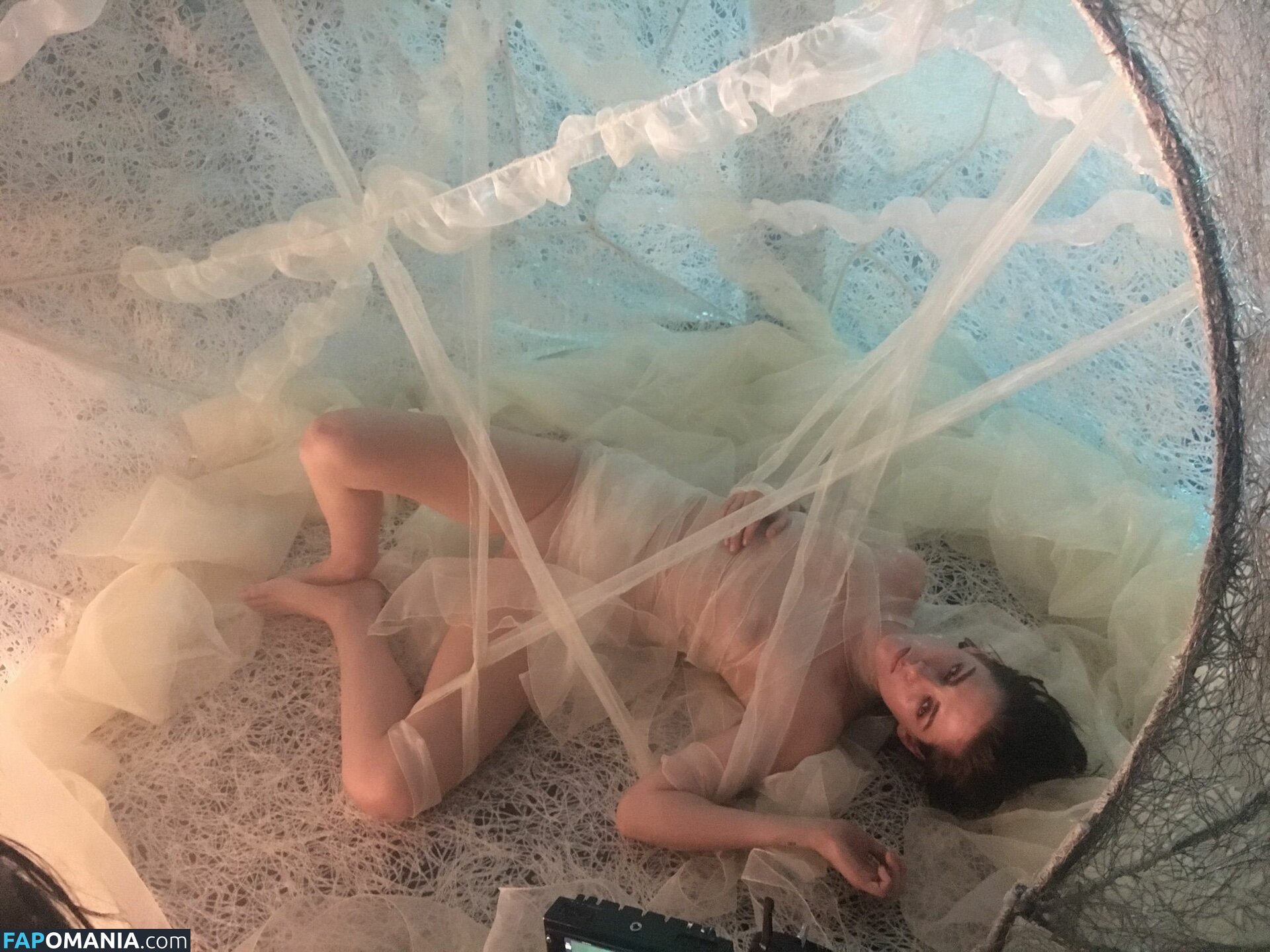 Kristen Stewart Nago Przeciekłe zdjęcie #255