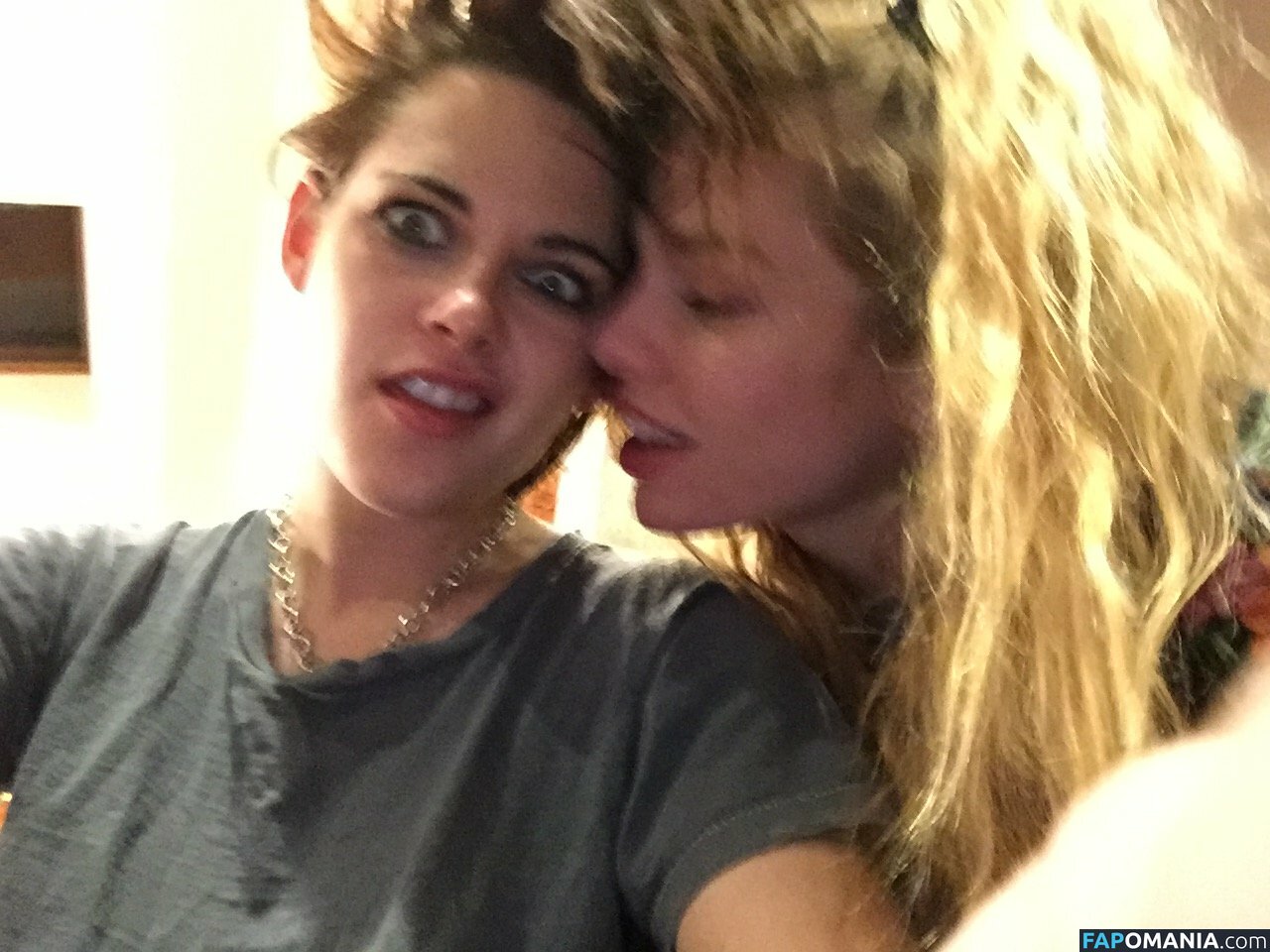Kristen Stewart Nago Przeciekłe zdjęcie #311