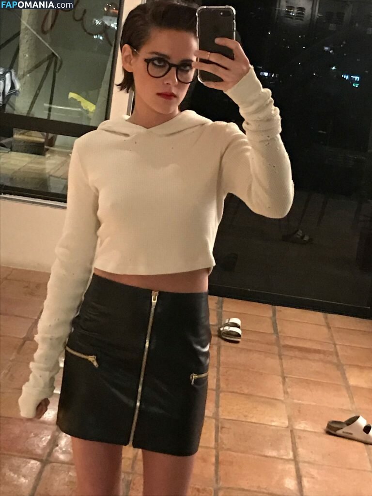 Kristen Stewart Nago Przeciekłe zdjęcie #315