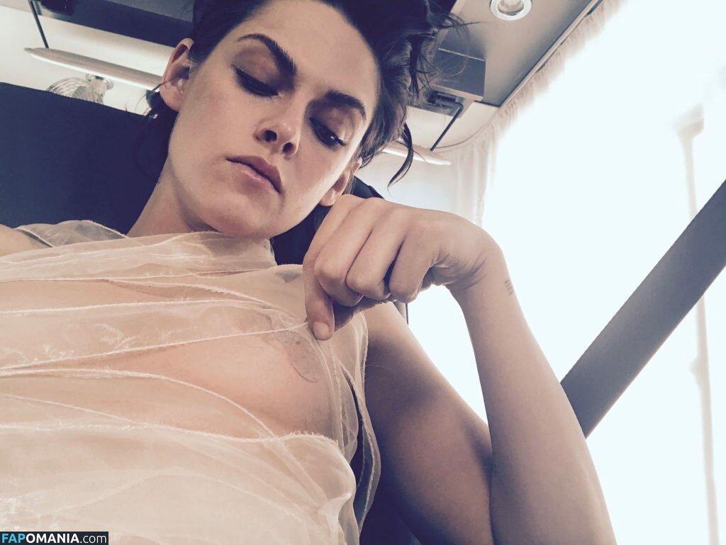 Kristen Stewart Nago Przeciekłe zdjęcie #319