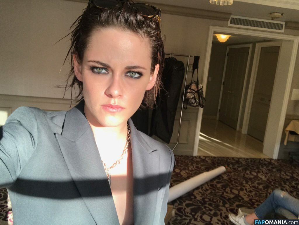 Kristen Stewart Nago Przeciekłe zdjęcie #321