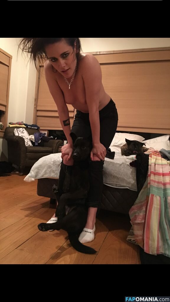 Kristen Stewart Nago Przeciekłe zdjęcie #323