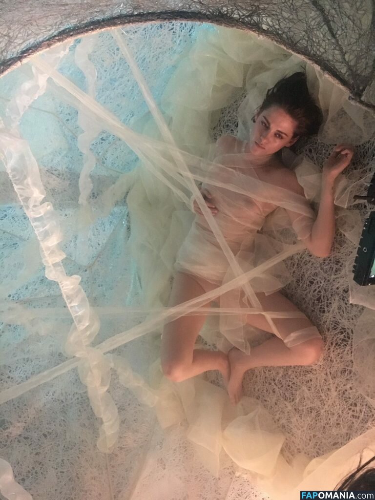 Kristen Stewart Nago Przeciekłe zdjęcie #328