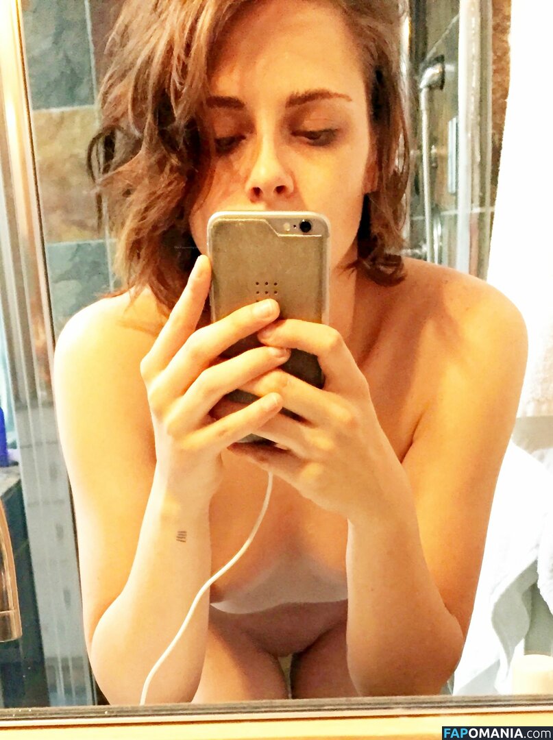 Kristen Stewart Nago Przeciekłe zdjęcie #342