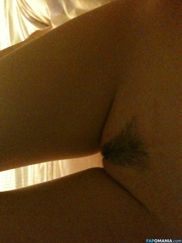 Krysten Ritter Nago Przeciekłe zdjęcie #1