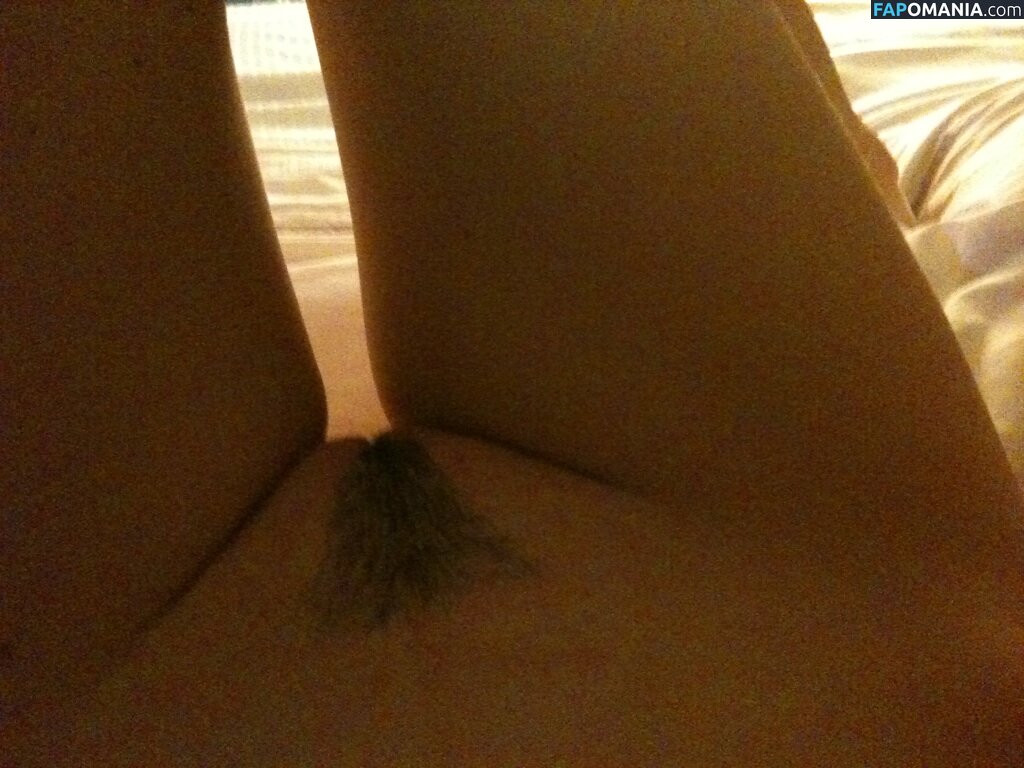 Krysten Ritter Nago Przeciekłe zdjęcie #11