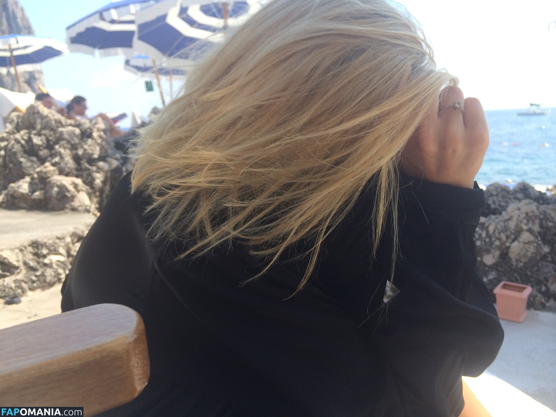 Lara Bingle Nago Przeciekłe zdjęcie #50