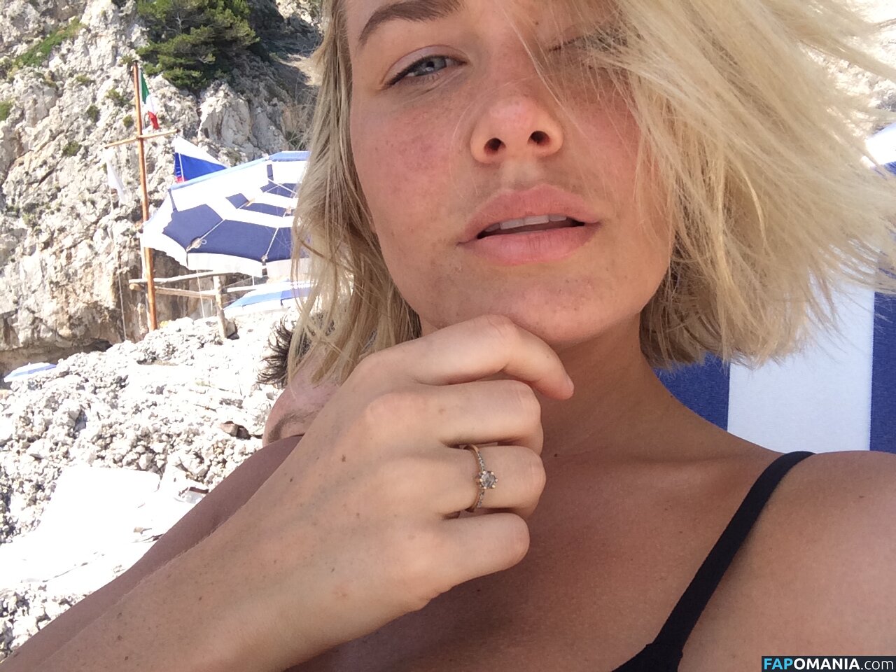 Lara Bingle Nago Przeciekłe zdjęcie #90