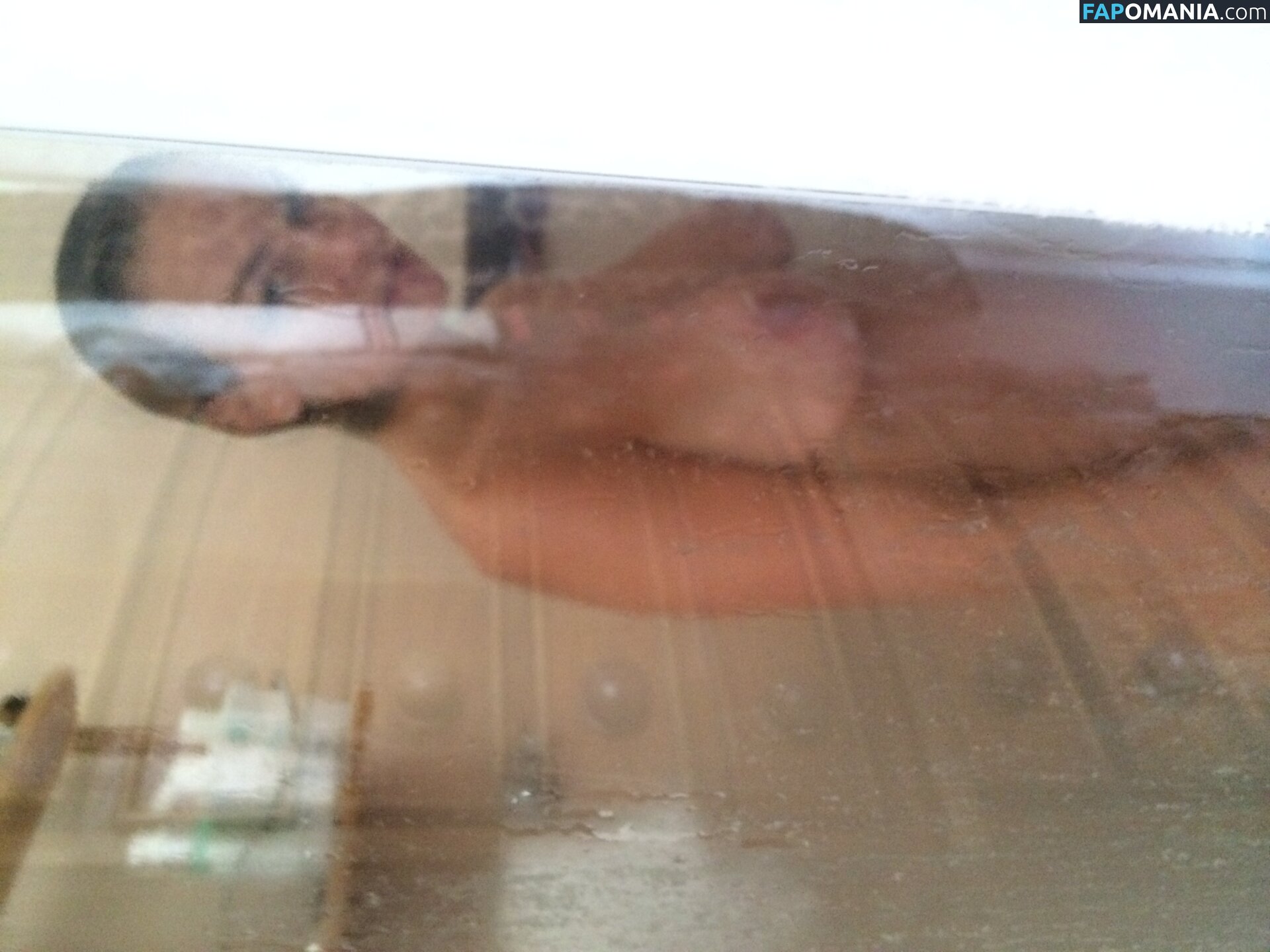 Lara Bingle Nago Przeciekłe zdjęcie #225