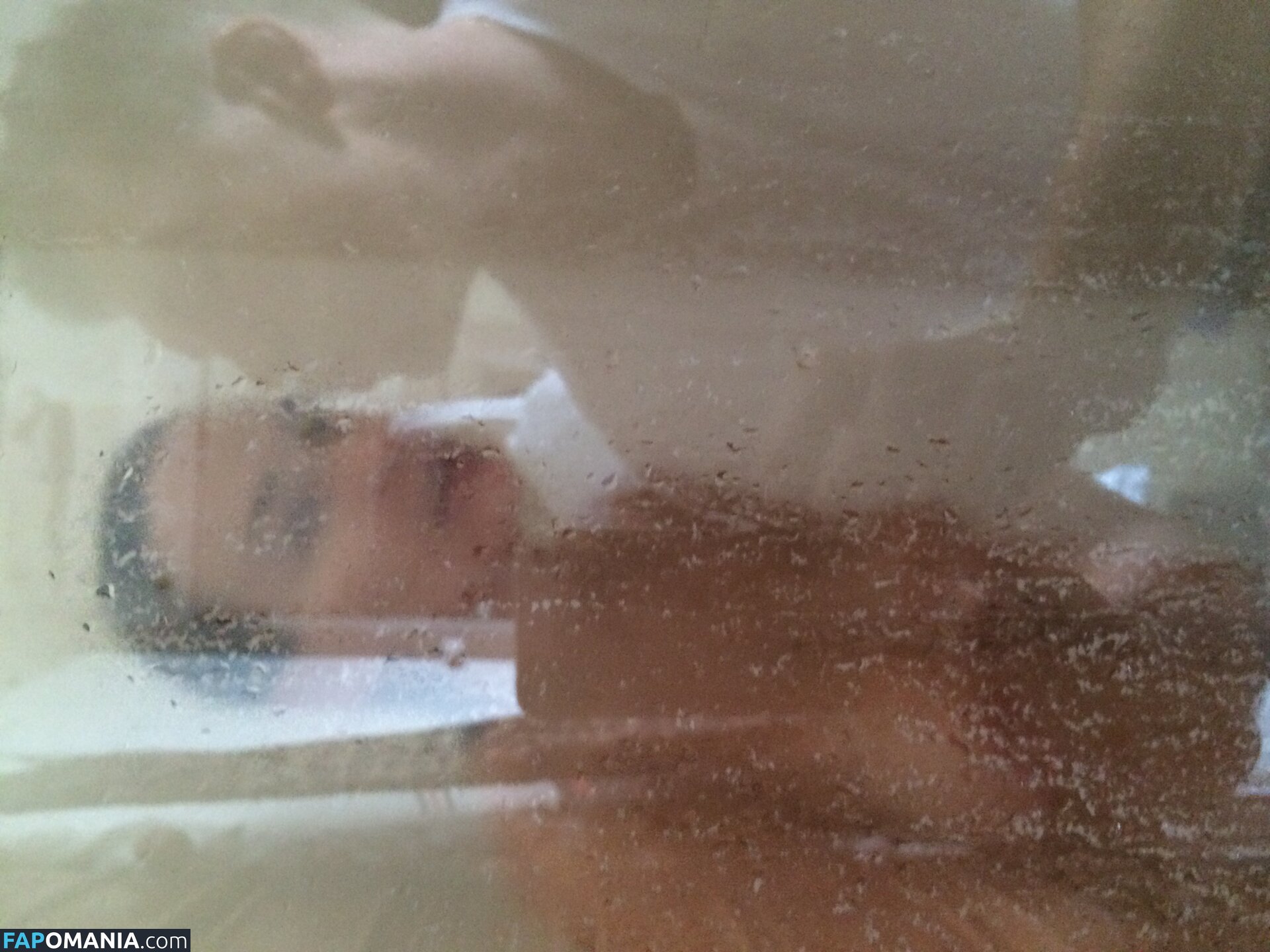 Lara Bingle Nago Przeciekłe zdjęcie #235