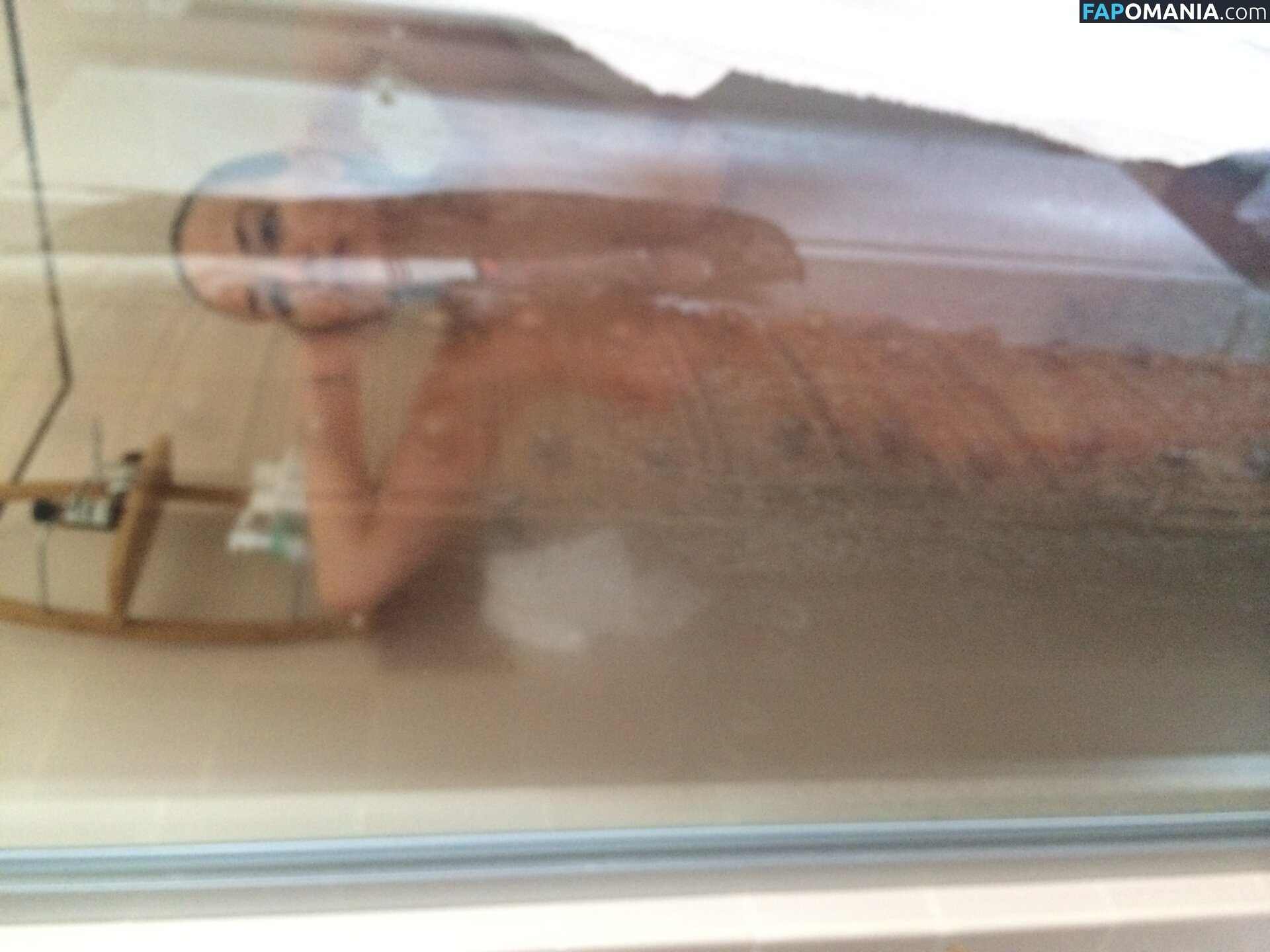 Lara Bingle Nago Przeciekłe zdjęcie #240