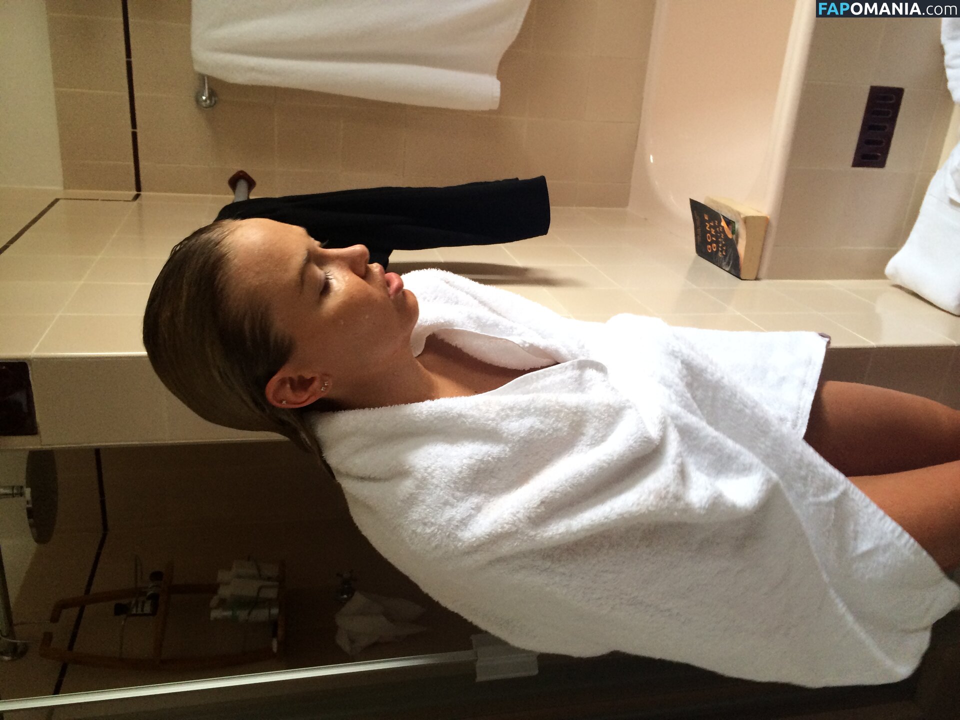 Lara Bingle Nago Przeciekłe zdjęcie #254