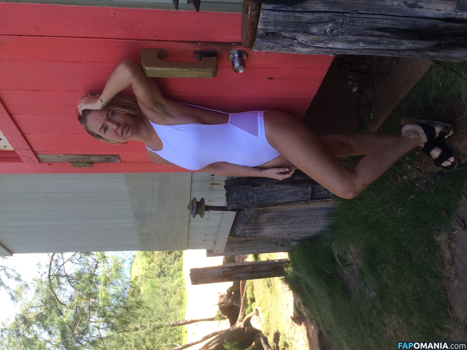 Lara Bingle Nago Przeciekłe zdjęcie #327